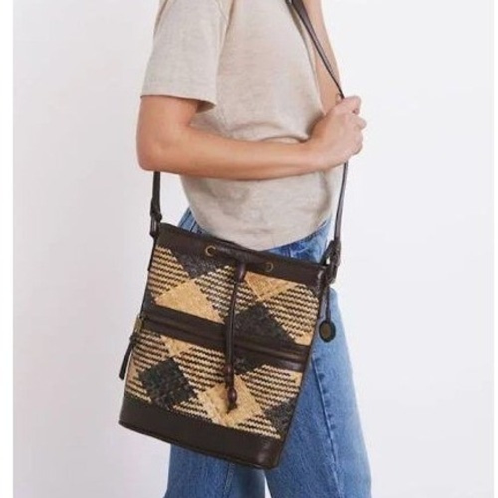 The Sak Bali Cassia Rattan Bucket Bag Geometric Diamond Pattern EUC